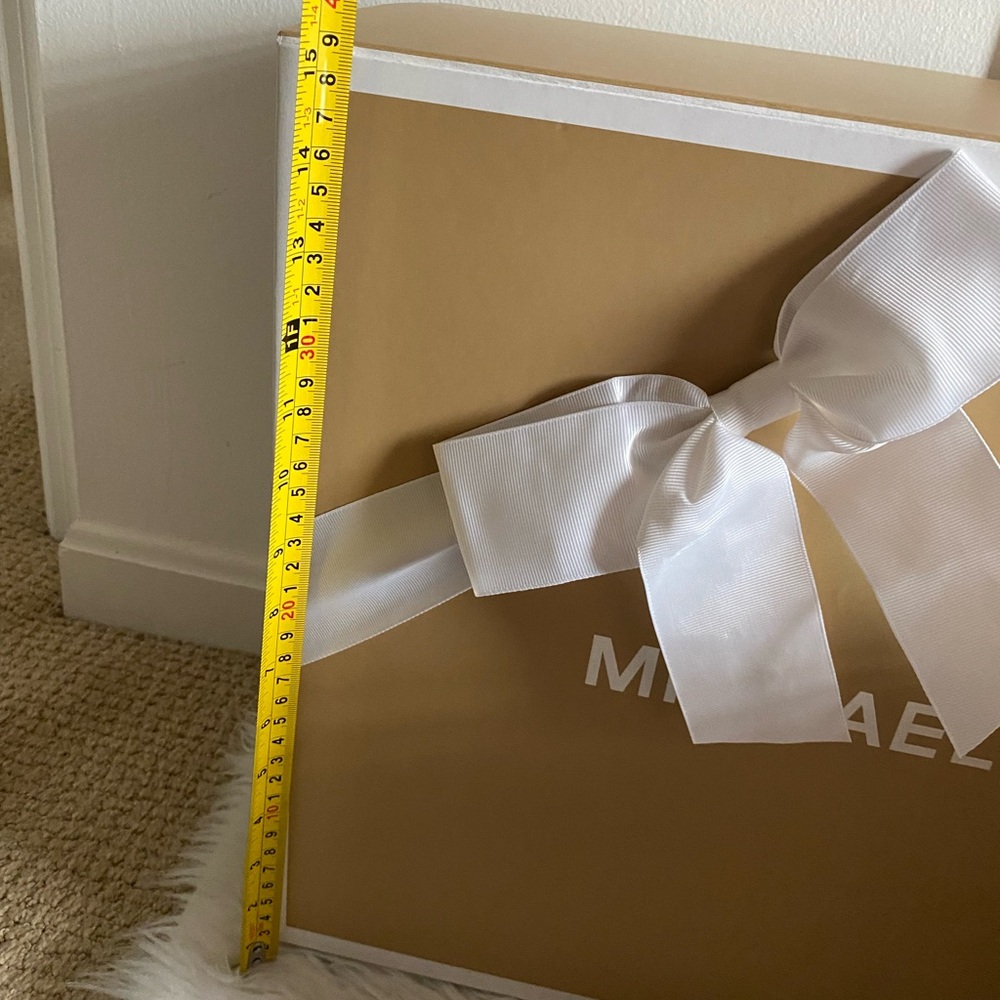 Michael Kors Gift Boxes with White Ribbons (3) - Picture 5 of 9